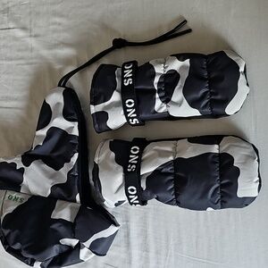●●TOPSHOP COW PRINT SKI HAT & GLOVES NWOT●●